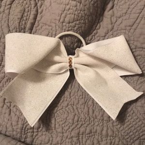 Cheer bow